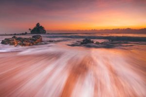 Sunset dinners on secluded sandy beaches