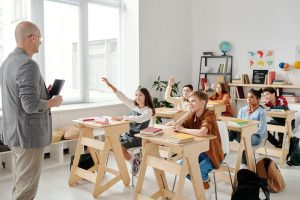 Parent volunteers enriching classroom learning