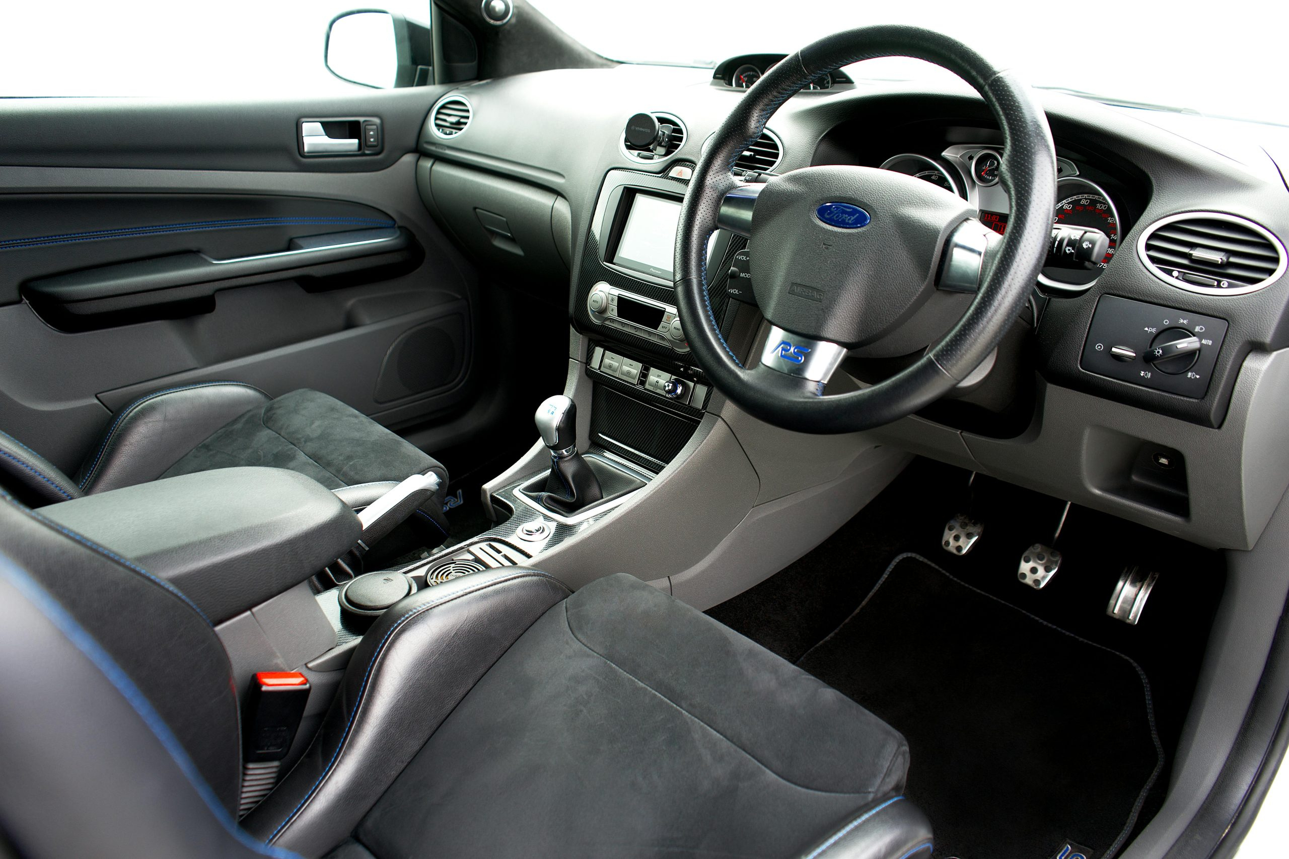 Carbon-Negative Vehicles: Cars That Clean the Air